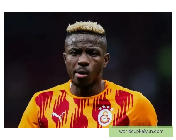 奥斯梅恩与非洲传奇的交流持续展现出足球文化的深厚底蕴