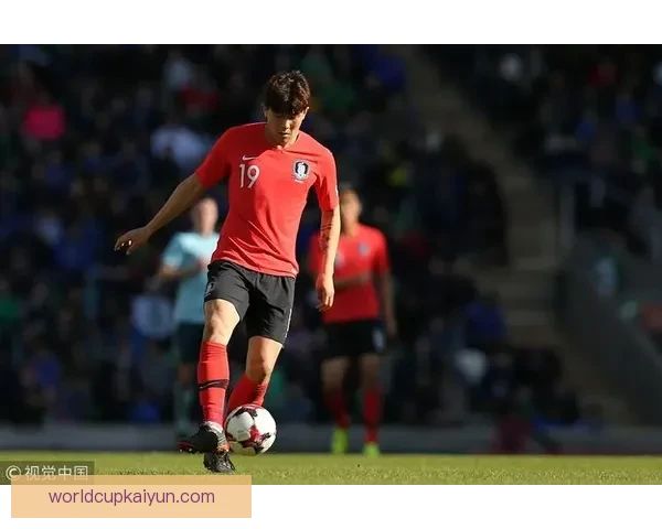 金玟哉双脚能力展示值得关注，赛季表现持续提升显示出全面技术潜力